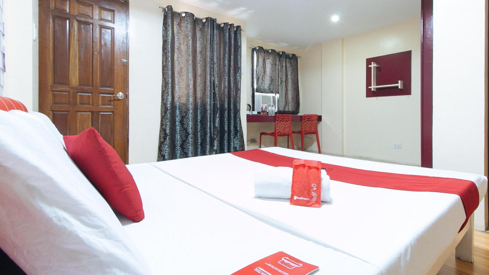 Hotel RedDoorz DBuilders Ph2 Taguig Exterior foto