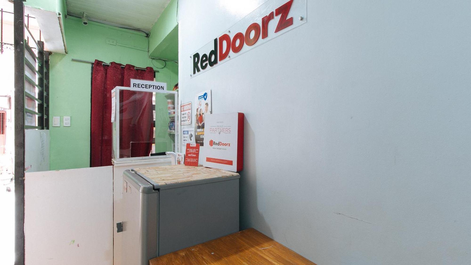 Hotel RedDoorz DBuilders Ph2 Taguig Exterior foto